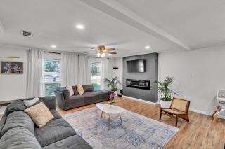 Stylish Flower Mound Home with Private Pool home - Flower Mound - 9