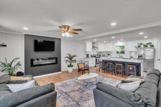 Stylish Flower Mound Home with Private Pool home - Flower Mound - 8