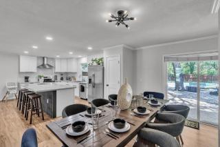Stylish Flower Mound Home with Private Pool home - Flower Mound - 3