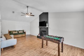 Stylish Flower Mound Home with Private Pool home - Flower Mound - 2