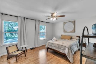 Stylish Flower Mound Home with Private Pool home - Flower Mound - 1