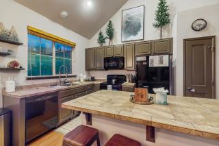 Tall Timber Getaway - 3