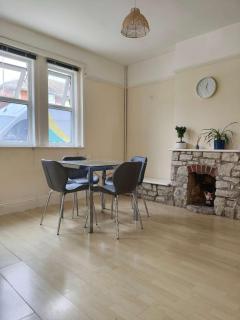 Frugal 2 bed mid-terrace guest house - Radipole - 6