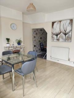 Frugal 2 bed mid-terrace guest house - Radipole - 3