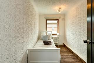 3 bed home by the sea - - 5
