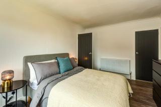 3 bed home by the sea - - 9