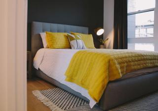 Morden 2BR Apt with city views - Manchester - 4