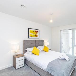 Morden 2BR Apt with city views - Manchester - 5