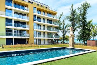 Karolina Lakefront Residence with Private Garden - Siófok - 6