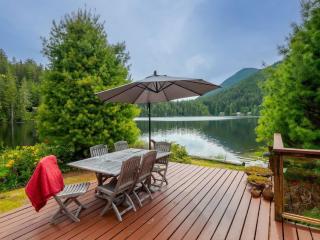 North Lake Waterfront Home - Egmont - 7
