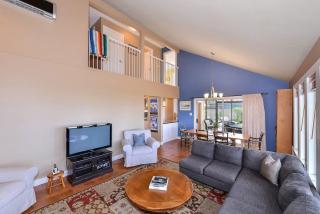 Kye Bay Beach House - Comox - 1