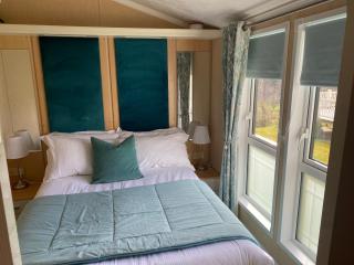 Hot Tub Lodge with Panoramic Views & Free Golf - Swarland - 8