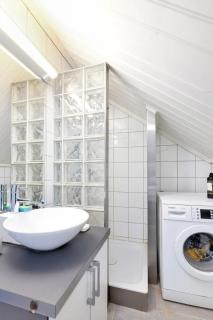 Apartment with balcony and free parking - 1