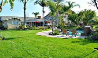 Incredible Estate 5 Bedrooms 3 bathroom w/Resort Style Rock Pool & Jacuzzi - Fullerton - 0