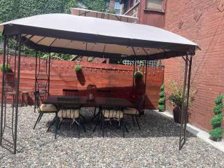 Luxury Downtown w Backyard - Troy - 8