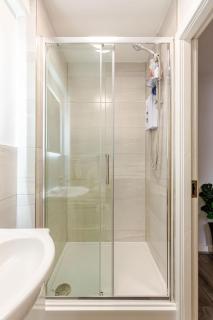 Spacious Liverpool Stay - 1-Bed with 2 Sofa Beds, Sleeps 6 - Ideal for Families & Small Groups - 2