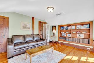 St Augustine "Pink House" Sleep 12, 6 Bd, 3Bth, Steps to Historic St Augustine Center & All Tourist Attractions, Restaurants, Cafes, Backyard, Porch - St. Augustine - 5