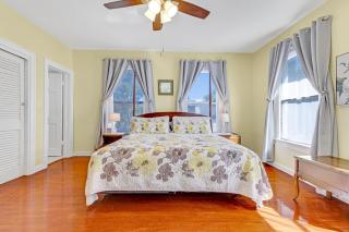 St Augustine "Pink House" Sleep 12, 6 Bd, 3Bth, Steps to Historic St Augustine Center & All Tourist Attractions, Restaurants, Cafes, Backyard, Porch - 6