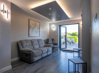 Southview Cottage - - 9