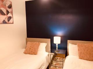 2 bed Docklands Apartment - Free Parking - Liverpool - 2