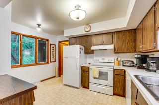 Less Than 1 Mi to Lake Michigan Peaceful Cabin with Yard! - Whitehall - 5
