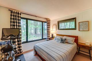 Less Than 1 Mi to Lake Michigan Peaceful Cabin with Yard! - Whitehall - 3