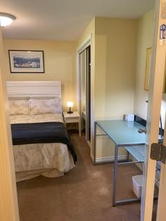 Ravens Nest Cozy Lower One Bedroom Suite - 1