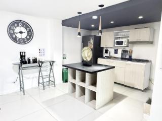 2 bedroom apartment - one block from Lleras park, P1 - Medellín - 9