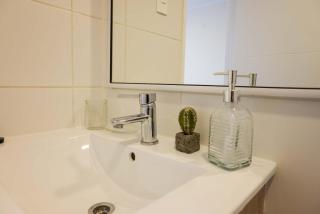 Chic 1BR in Centro Steps from Metro & Attractions - Santiago - 7