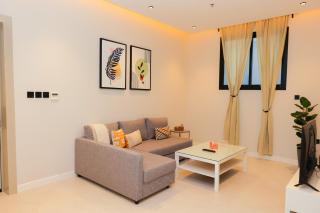 Spacious 2BR & Kitchen, Near Airport,Self Check-in - Riad - 0