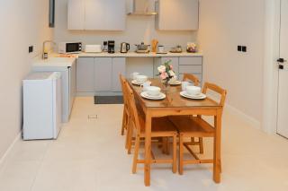 Spacious 2BR & Kitchen, Near Airport,Self Check-in - Riad - 2