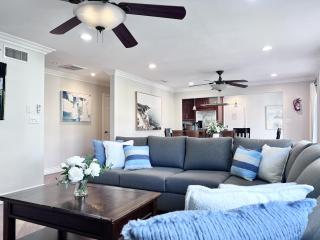 Cute 3 bedroom 2 bath home near Convention Center & Disney - Anaheim - 0