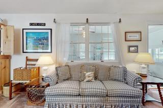Hen Cove Cottage - Pocasset - 1