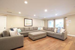 Upscale 6 Bed, 5 Ba, New Pool W/Jacuzzi, 1/2 Mile Walk to Disney - Anaheim - 0
