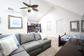 Sweet 4 bedroom, 3 bath plus Loft Bedroom, Pool Home - Anaheim - 0
