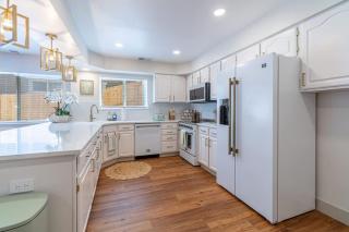 The Deco Retreat - UNR - Pet Friendly - Reno - 9