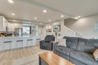 Columbia River Views Spacious Hammond Getaway! - Hammond - 0