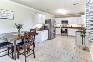 Near ATandT Stadium and Six Flags Texas Family Home! - Grand Prairie - 3