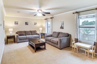 Near ATandT Stadium and Six Flags Texas Family Home! - Grand Prairie - 1