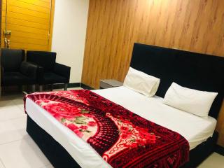 Royal Family Ties Hotel - Lahore - 3