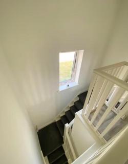 Luxury 3 Bedroom House - sleeps 6 people - 25 minute direct train to c - Newbridge - 9