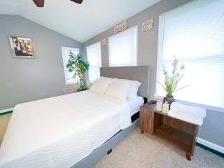 Cozy 5 bedroom Home mins from RIT - 7