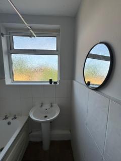 Tranquil 1BR in Hainault - - 5