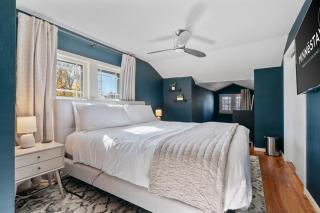 Lowry Parlour - Minneapolis - 7