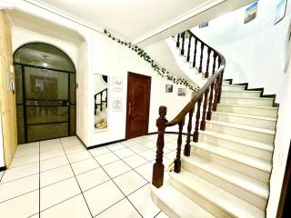 9 Rooms - Yellow House - 8