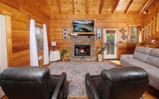 Smoky Mountain Lake Retreat - Sevierville - 4