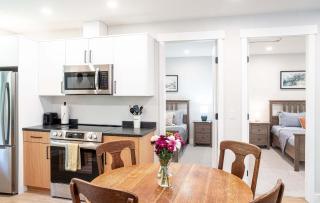 The Cedar Suite - Secluded Mountain Retreat with Forest Views and Hot Tub - Revelstoke - 9