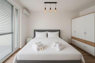 Simcity IX l Central park with Air Conditioning, free garage parking, balcony and 24 7 self check-in - Banská Bystrica - 0