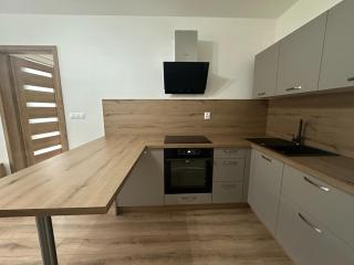 Simcity IX l Central park with Air Conditioning, free garage parking, balcony and 24 7 self check-in - Banská Bystrica - 6