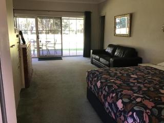 Fairway Views Motor Inn - Tocumwal - 3